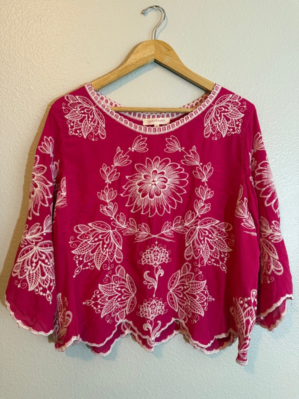 Solitaire XL Boho Embroidered Peasant Top Pink White Scallop Hem Festival